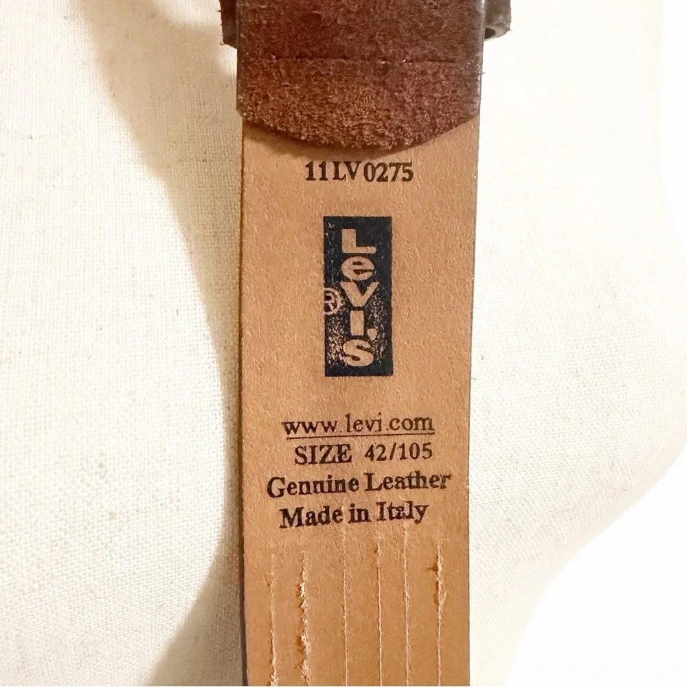 Levi’s Italian Suede Leather Grommet Belt Size 42